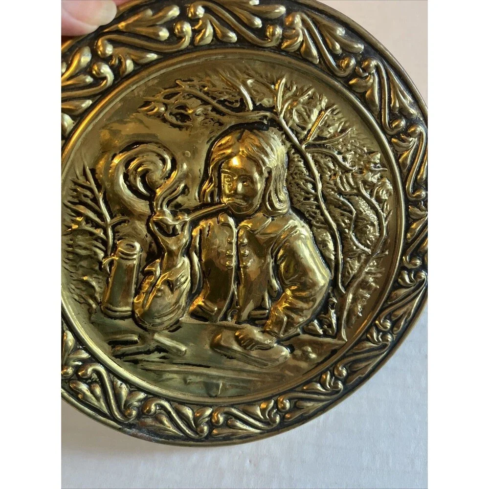 Brass Embossed Wall Plate Colonial Man Made In England 8 Inch Gold Tone Metal